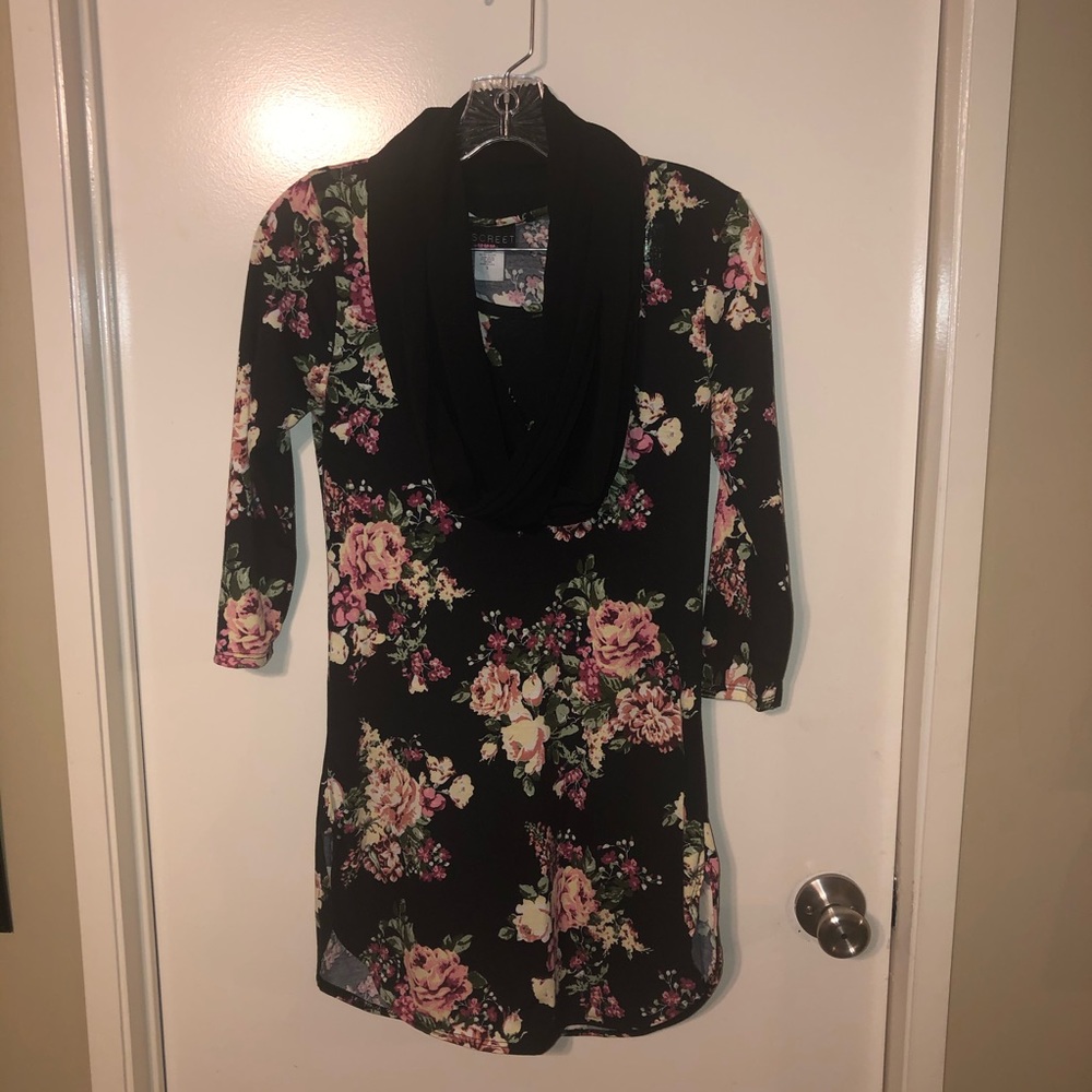 Discreet floral dress 3/4 sleeve with sc…